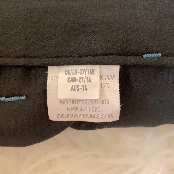 Boys Volcom Shorts - Picture 4 of 4